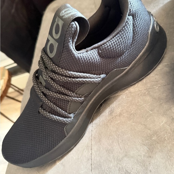 Men’s Adidas Black Sneakers with Mesh Fabric and Unique Lacing - Picture 2 of 3